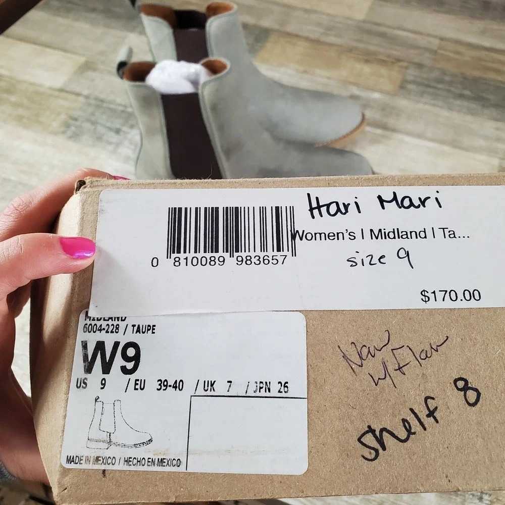 Hari Mari Midland Womens Boots Sz 9 M Taupe Leather Round Toe Pull On Ankle Boot